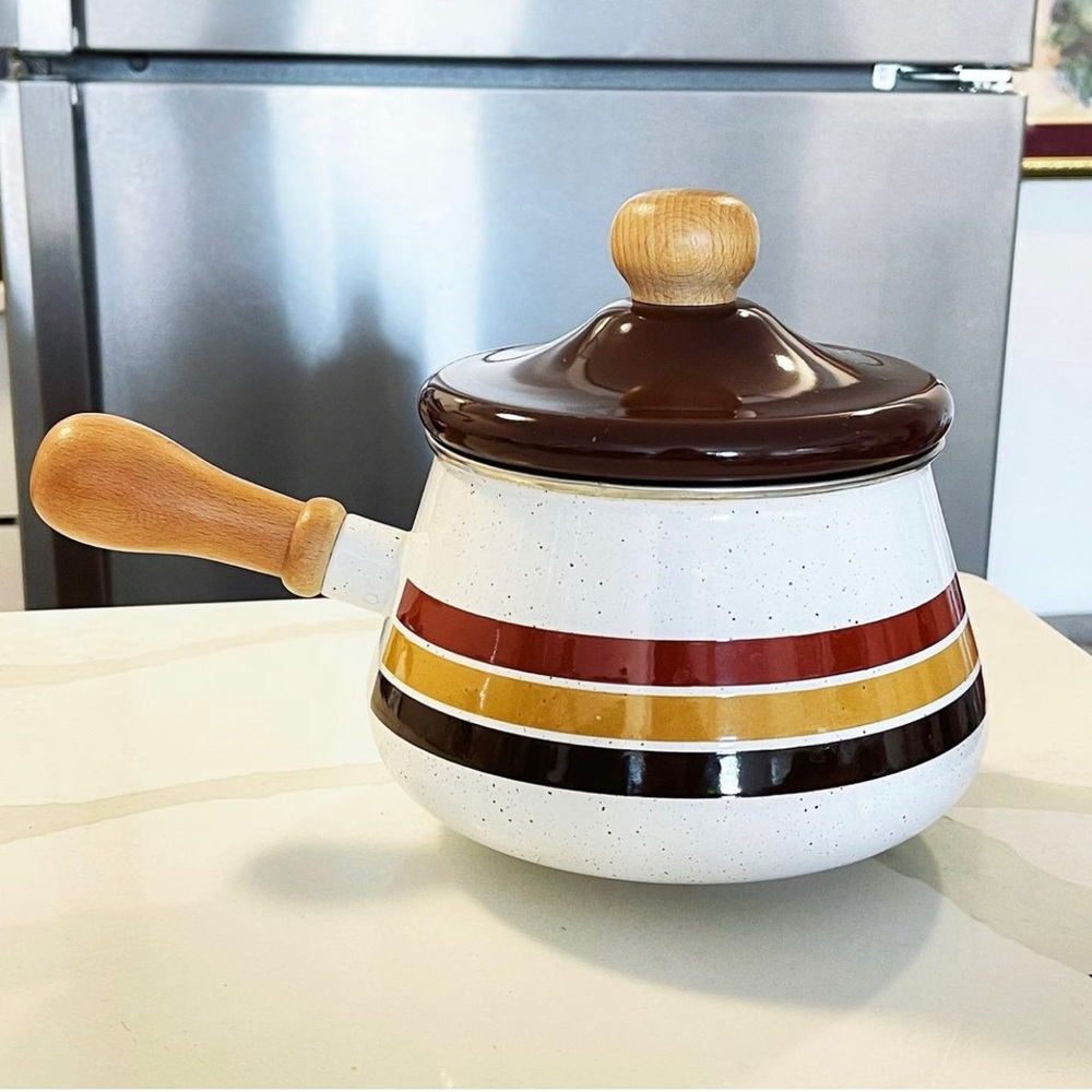 ✨VTG 1960s Levcoware Retro Fondue Pot, Wood Handle Enamel Pot w/lid